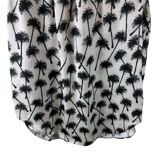 L'AGENCE XS Cali Palm Tree Print Sleeveless Blouse - Picture 9 of 9